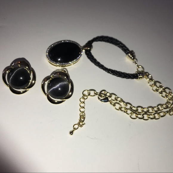 RFM necklace and earrings. - Picture 3 of 6